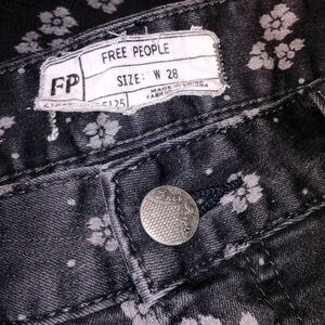 Free People Ditsy‎ Floral Skinny Crops❤️Charcoal